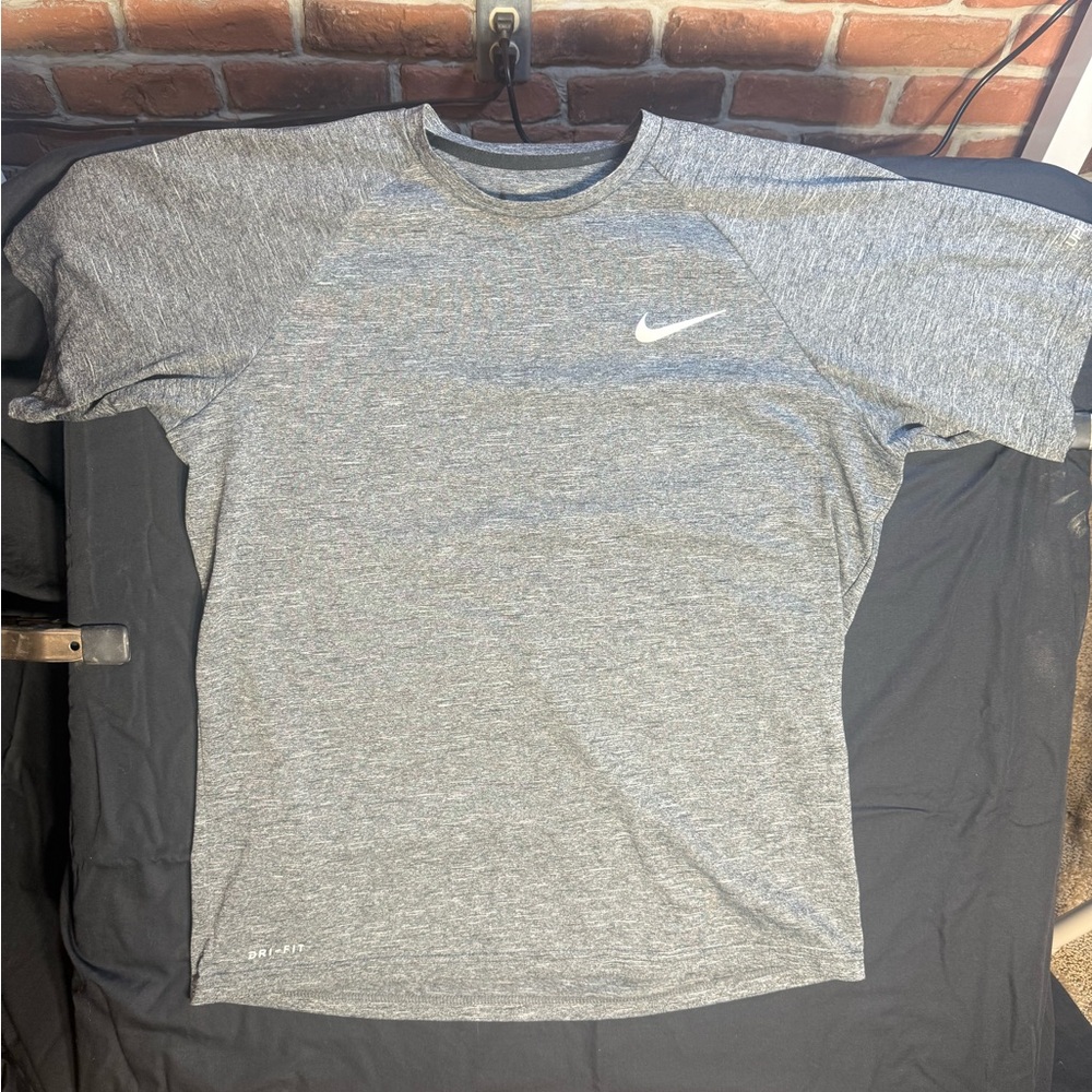 Nike Men's Heather Gray Short Sleeve Tee